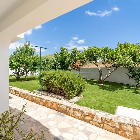 Brisa Do Mar T1 With Garden Access Lagos